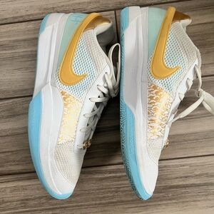 Nike White and Gold Sneakers 👟